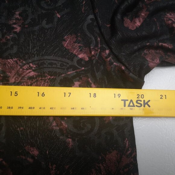 NWT Creation Ladies Size Medium Red & Black Patterned V-neck Tunic - Picture 9 of 11